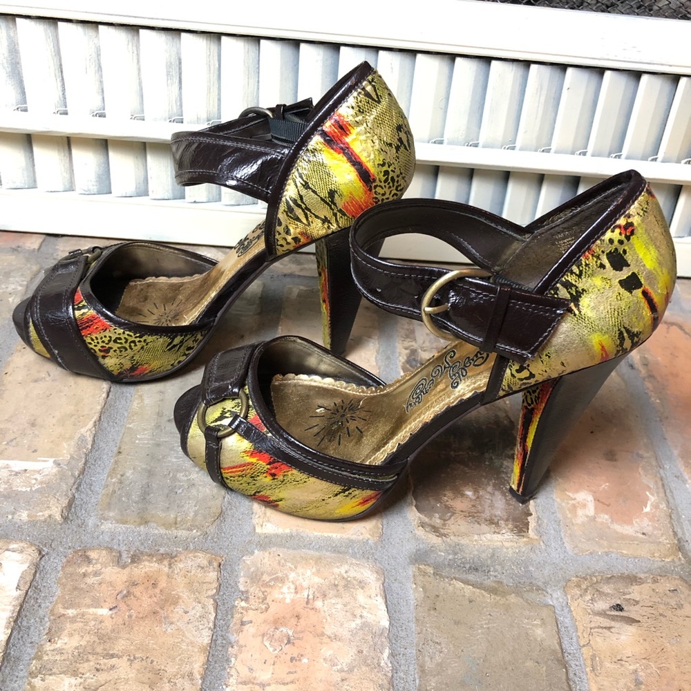 NAUGHTY MONKEY snake print peep toe heel shoes 9